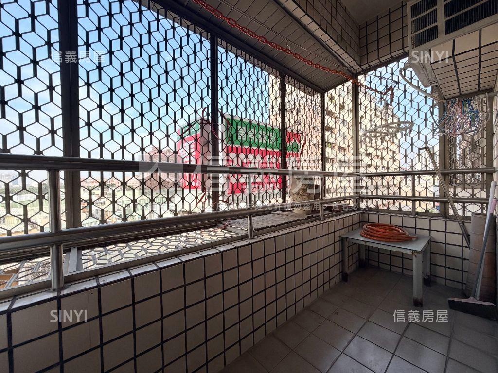 近衛武營中高樓美三房平車房屋室內格局與周邊環境