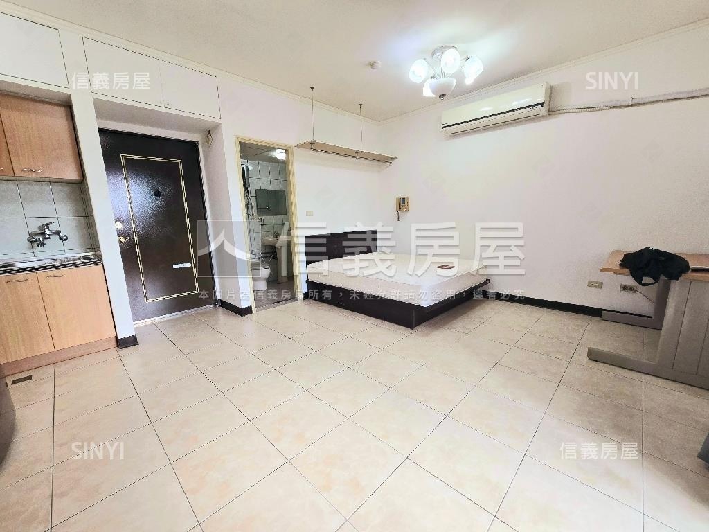 面重慶公園華廈套房房屋室內格局與周邊環境