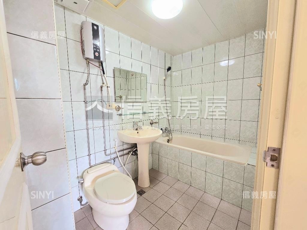 面重慶公園華廈套房房屋室內格局與周邊環境