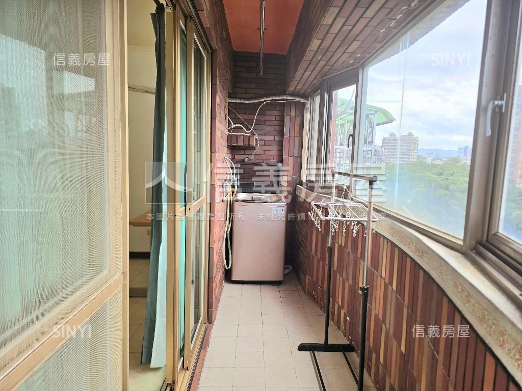 面重慶公園華廈套房房屋室內格局與周邊環境