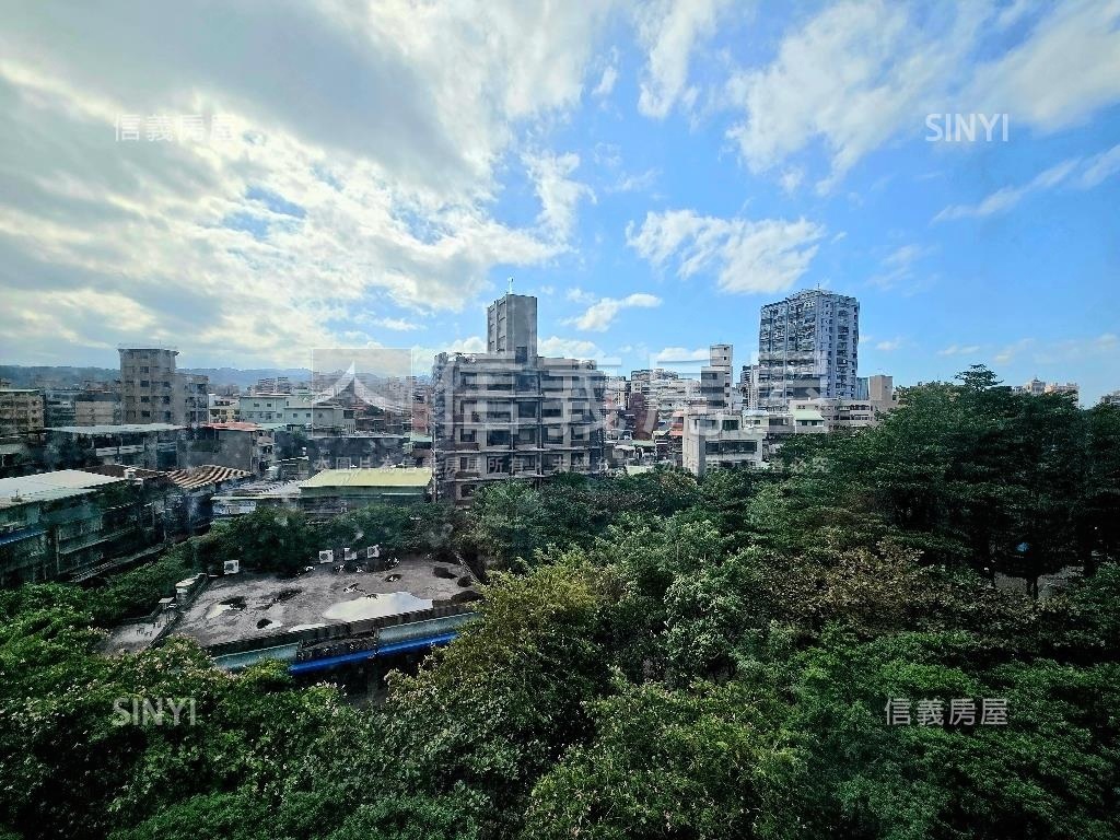 面重慶公園華廈套房房屋室內格局與周邊環境