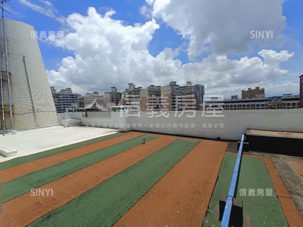 衛武營邊間頂樓四房平移房屋室內格局與周邊環境