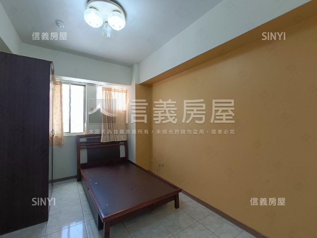衛武營邊間頂樓四房平移房屋室內格局與周邊環境
