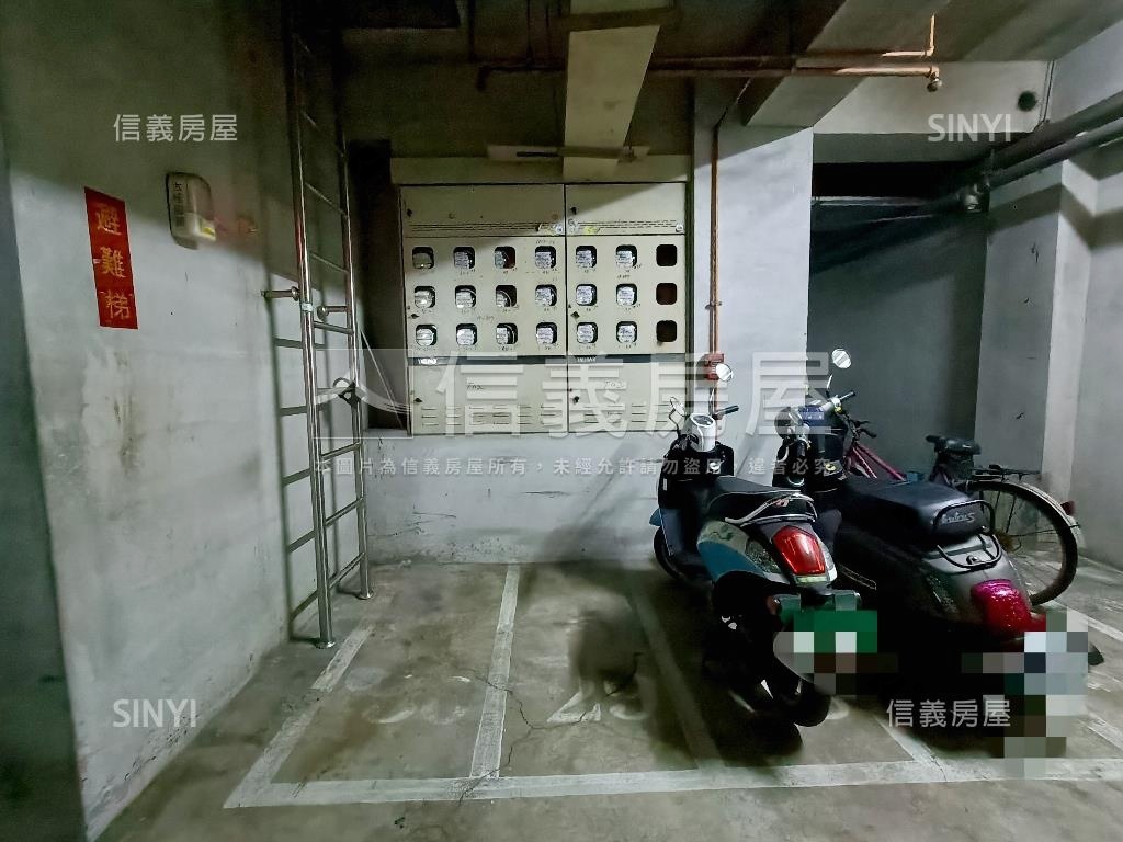 衛武營邊間頂樓四房平移房屋室內格局與周邊環境