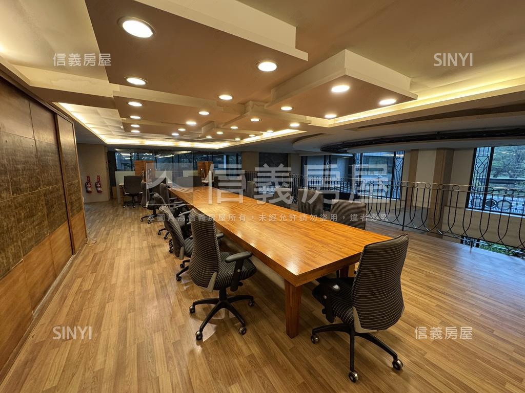 美術館首排三房平車豪邸房屋室內格局與周邊環境