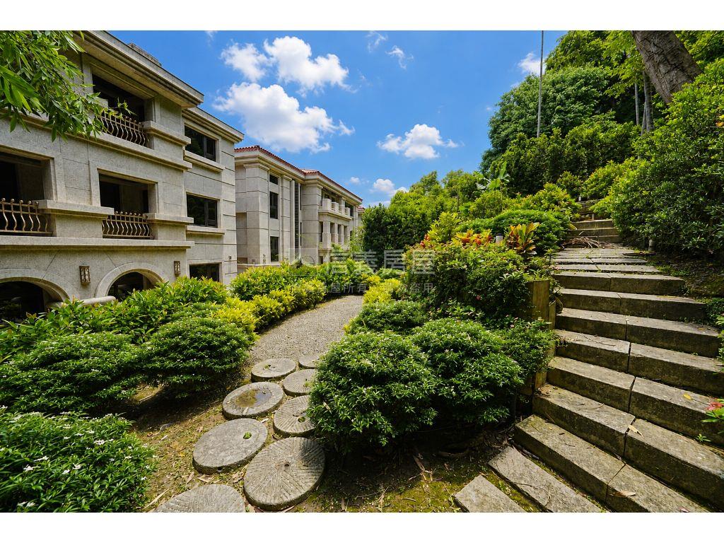 天母運動公園泳池別墅Ａ房屋室內格局與周邊環境