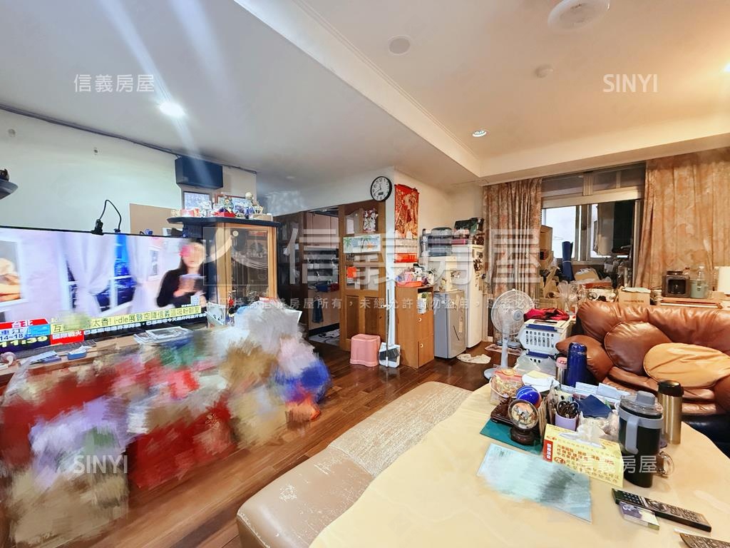 稀有釋出西區美四房車位房屋室內格局與周邊環境