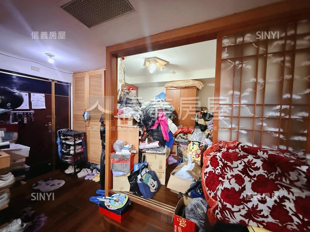 稀有釋出西區美四房車位房屋室內格局與周邊環境