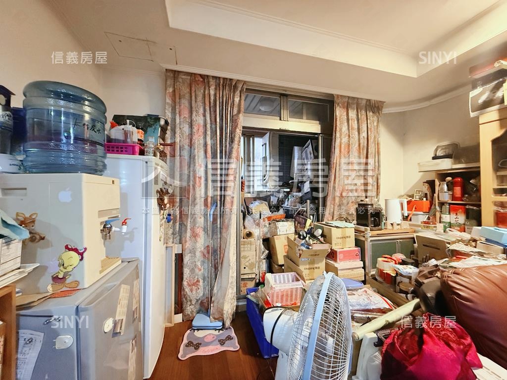 稀有釋出西區美四房車位房屋室內格局與周邊環境