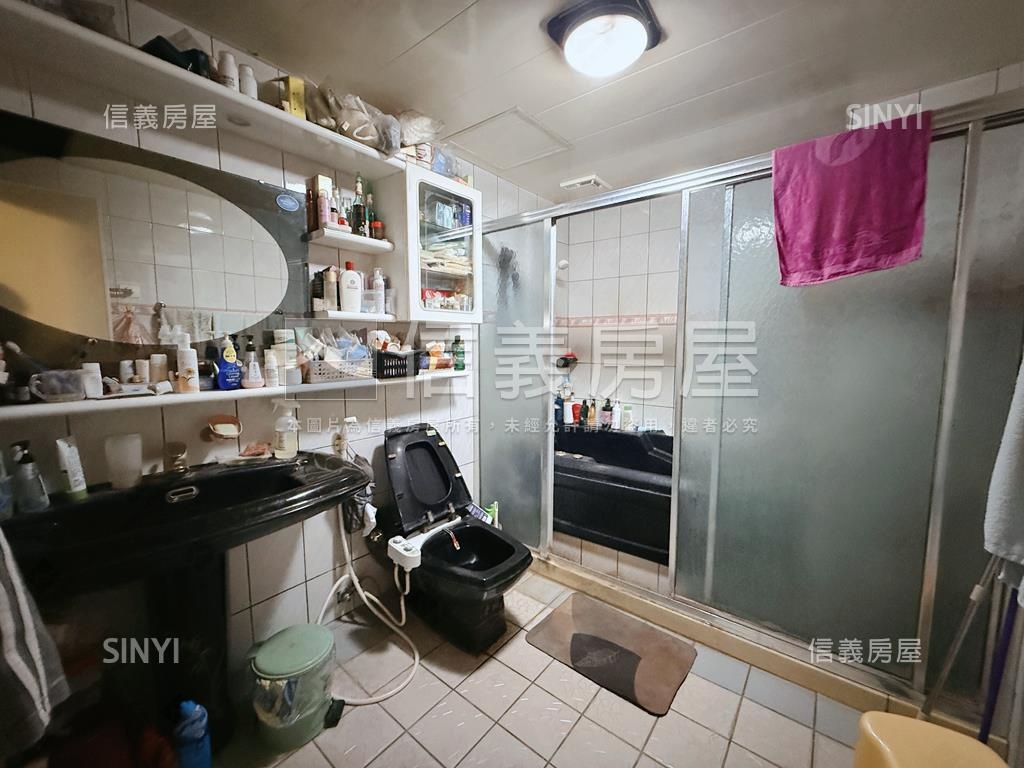 稀有釋出西區美四房車位房屋室內格局與周邊環境