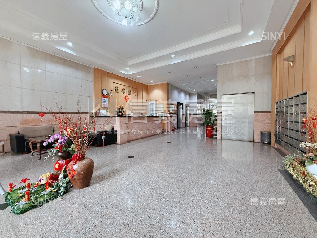 稀有釋出西區美四房車位房屋室內格局與周邊環境