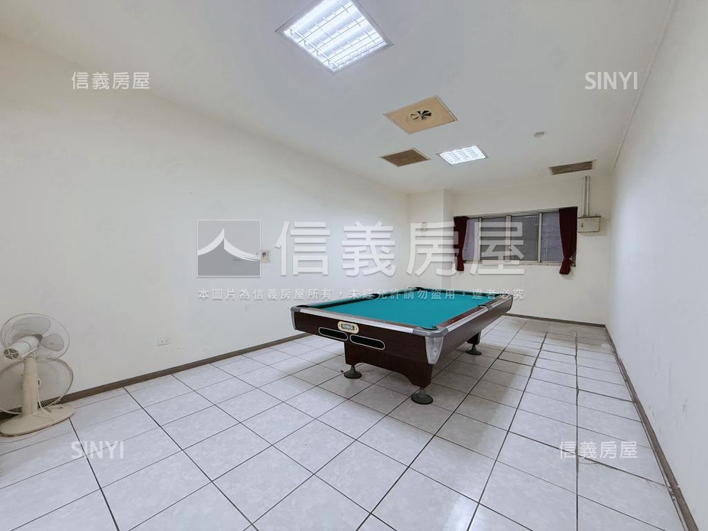 稀有釋出西區美四房車位房屋室內格局與周邊環境