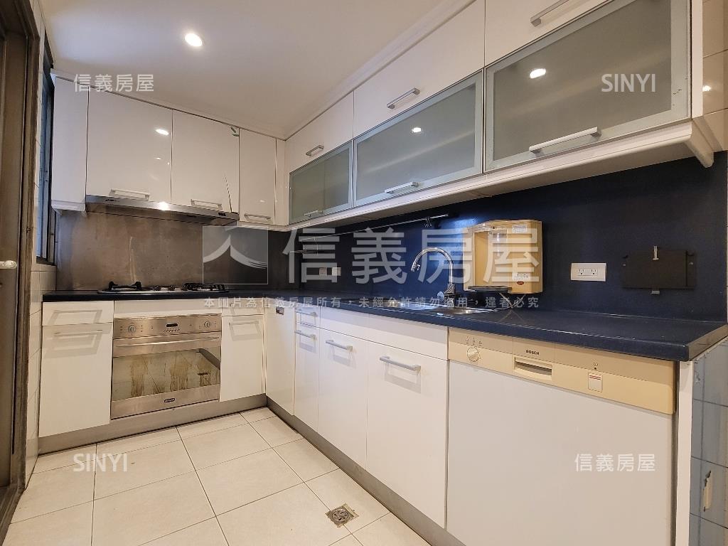 大器河景˙藝大３房車位房屋室內格局與周邊環境