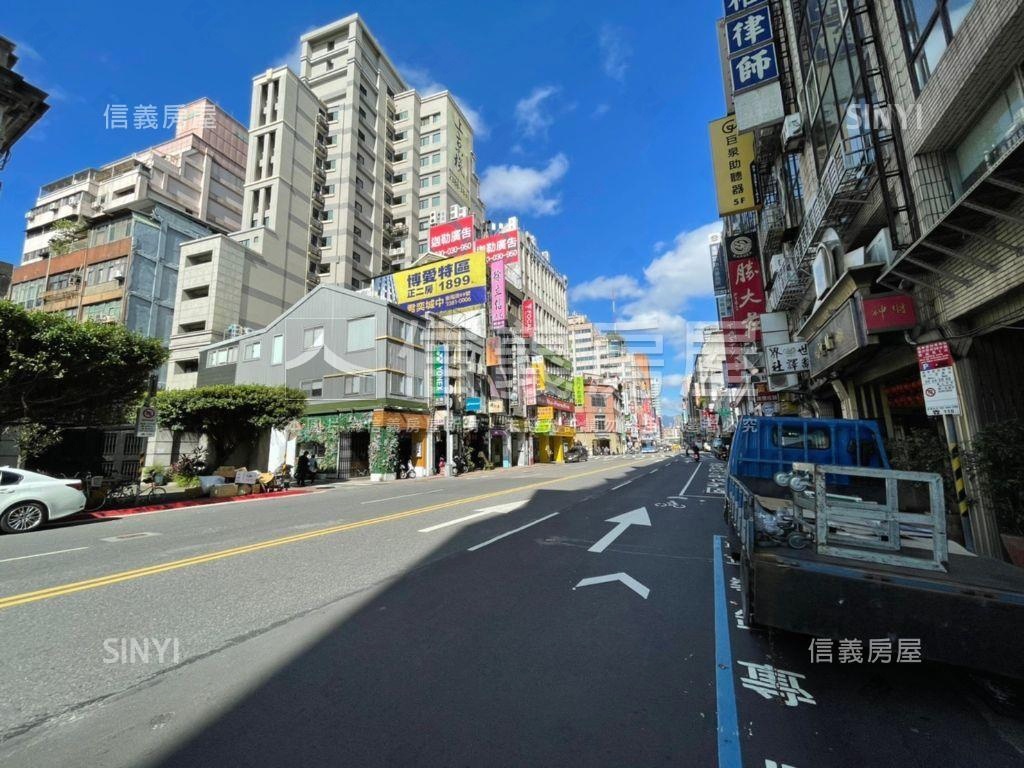 專任北車雙子星旁商辦大樓房屋室內格局與周邊環境