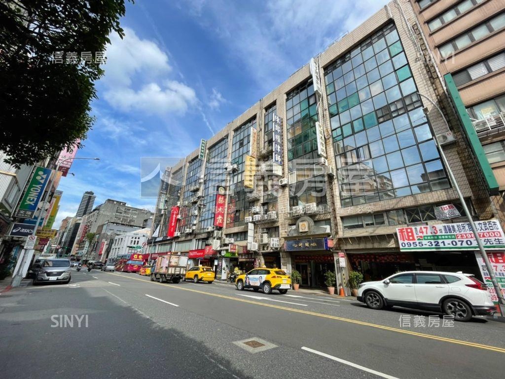 專任北車雙子星旁商辦大樓房屋室內格局與周邊環境