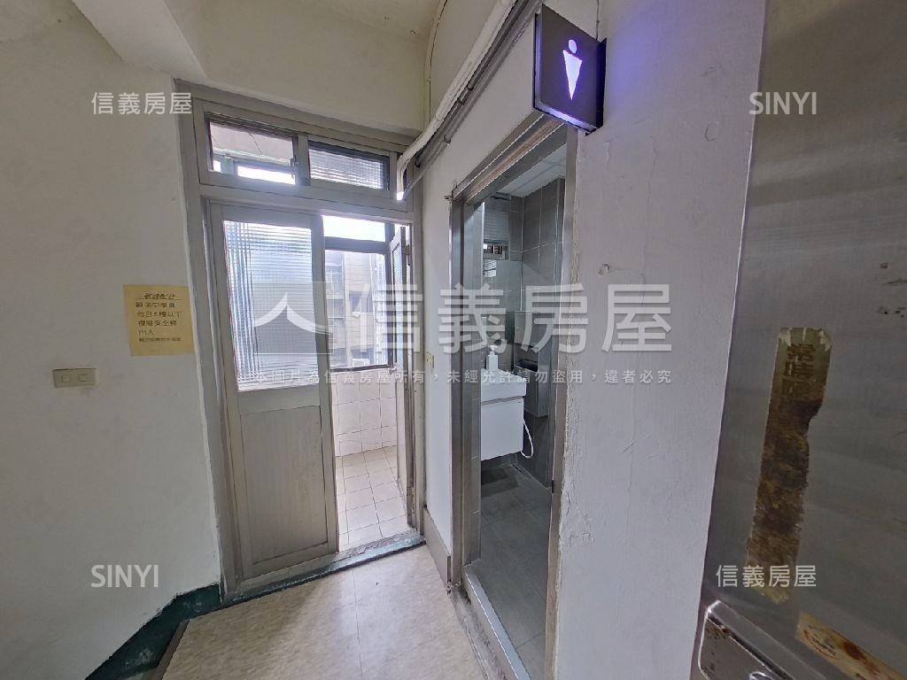 專任北車雙子星旁商辦大樓房屋室內格局與周邊環境