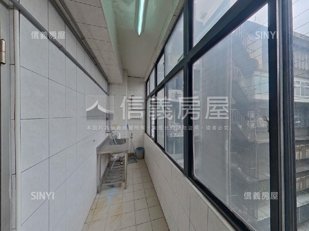 專任北車雙子星旁商辦大樓房屋室內格局與周邊環境