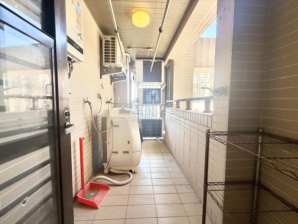 次頂樓遠雄艾菲爾房屋室內格局與周邊環境