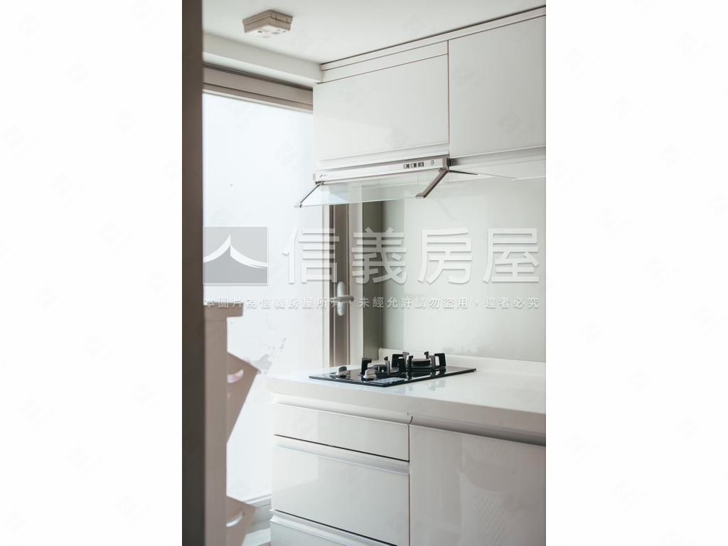 中山阿曼設計品味輕奢豪邸房屋室內格局與周邊環境