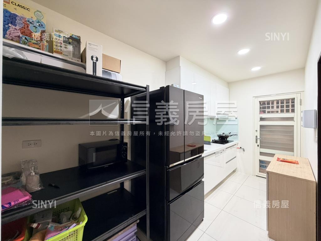 板橋中精華的金華街三樓！房屋室內格局與周邊環境