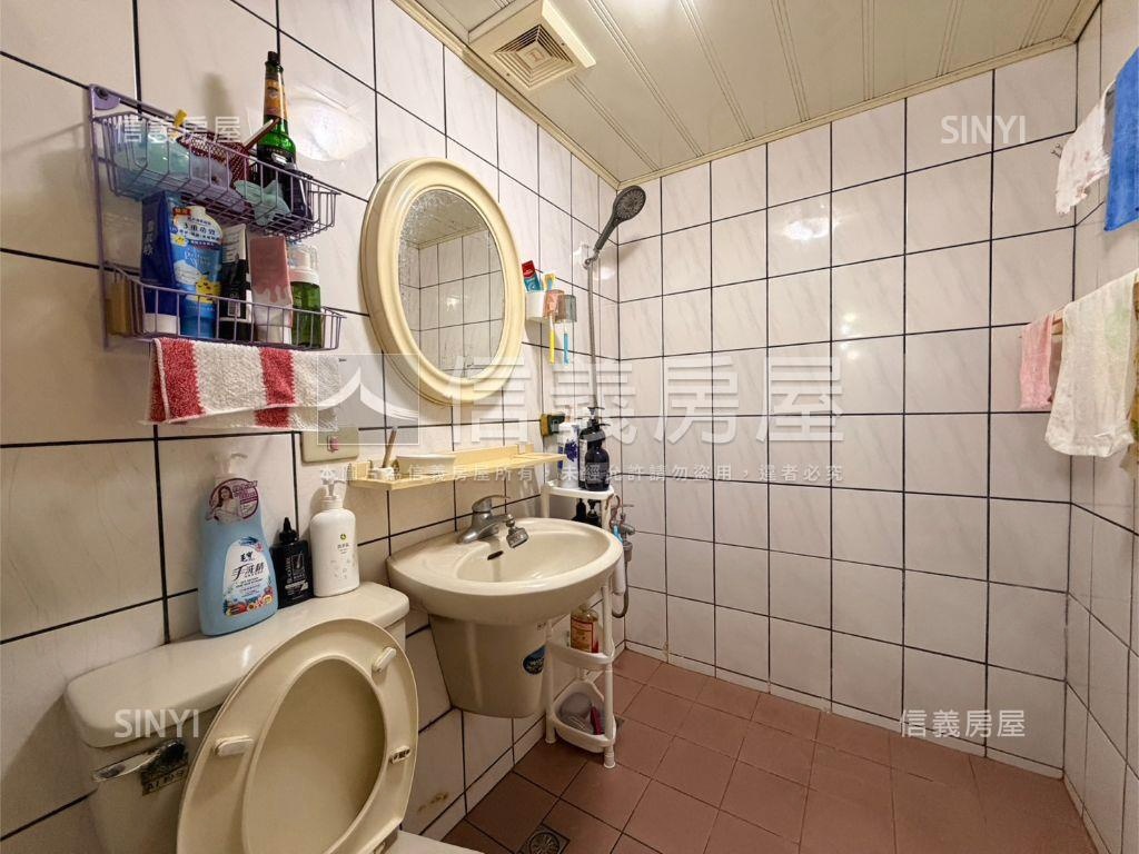 金鑽稀有陽台進出三房車位房屋室內格局與周邊環境