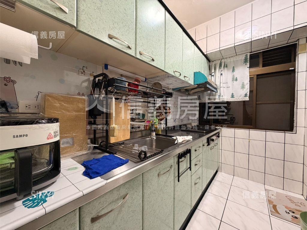 金鑽稀有陽台進出三房車位房屋室內格局與周邊環境