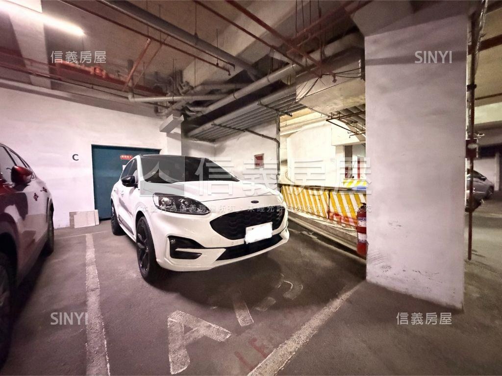 金鑽稀有陽台進出三房車位房屋室內格局與周邊環境