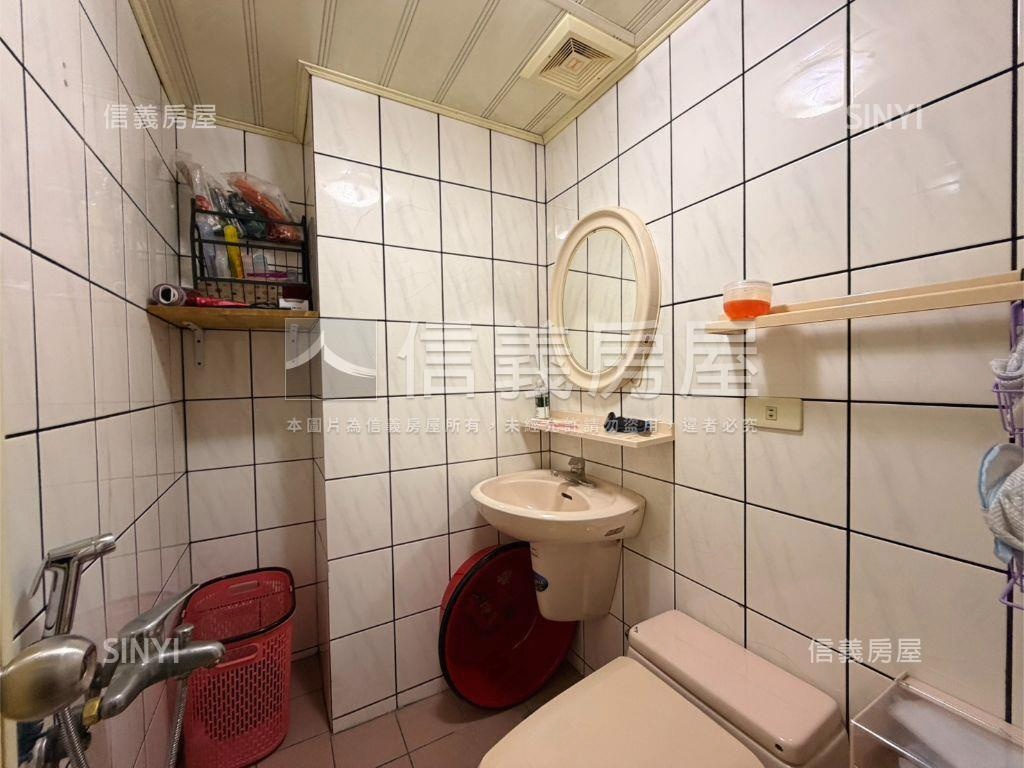 金鑽稀有陽台進出三房車位房屋室內格局與周邊環境