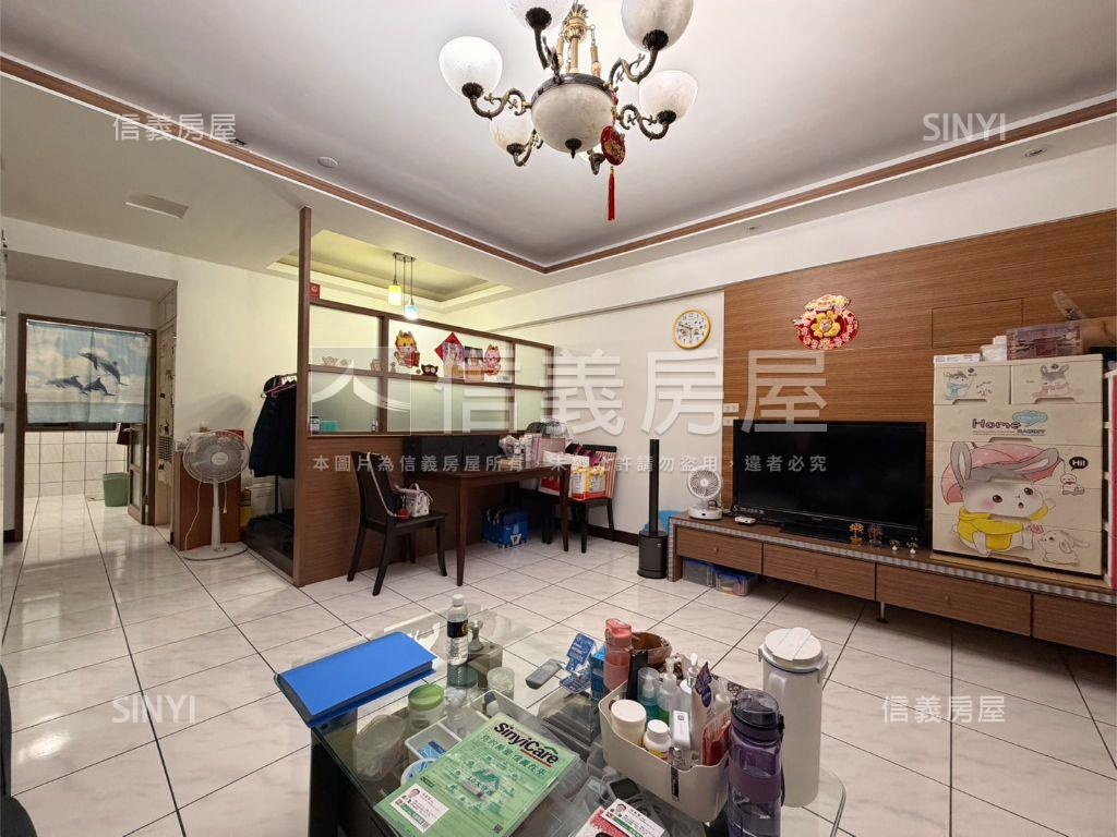 金鑽稀有陽台進出三房車位房屋室內格局與周邊環境