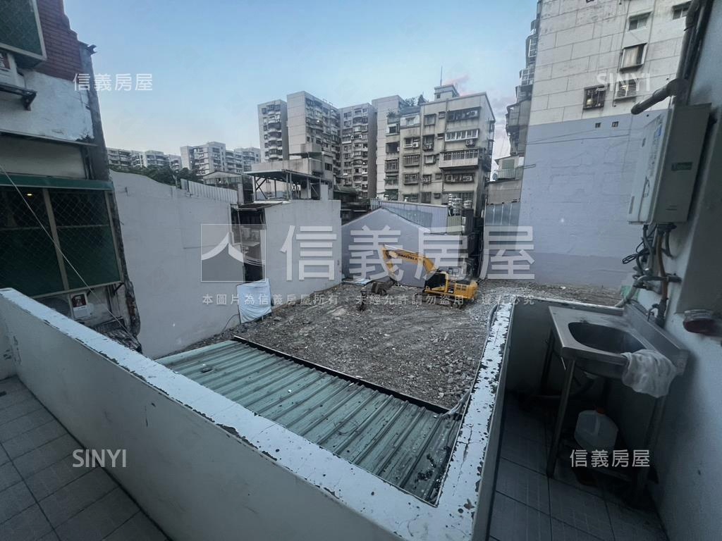 釋出長春龍江商二透天房屋室內格局與周邊環境