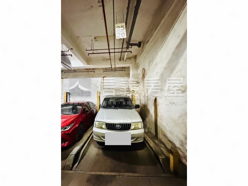 英士公園２＋１車位房屋室內格局與周邊環境
