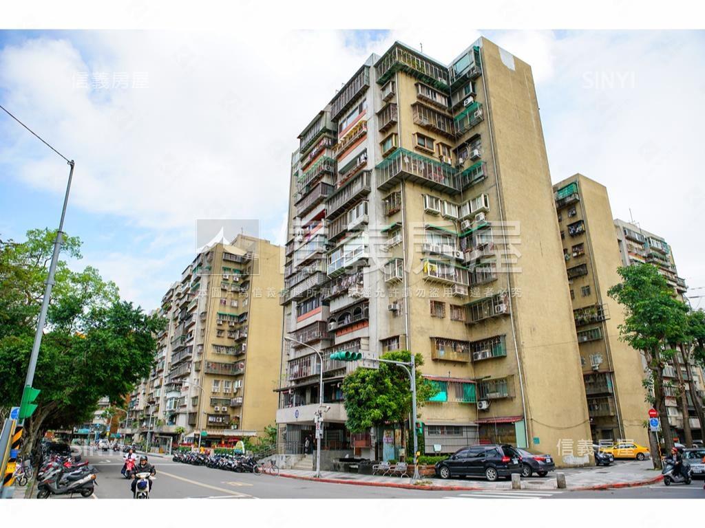 奢華國興面公園２房房屋室內格局與周邊環境