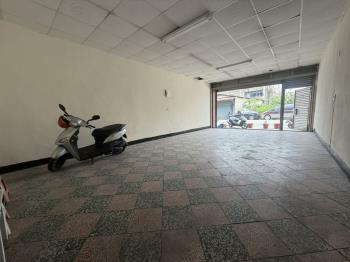 ８米路寬大馬路黃金透店