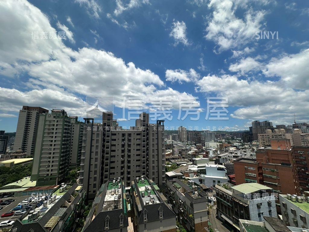 專任近未來Ｇ１０景觀宅房屋室內格局與周邊環境