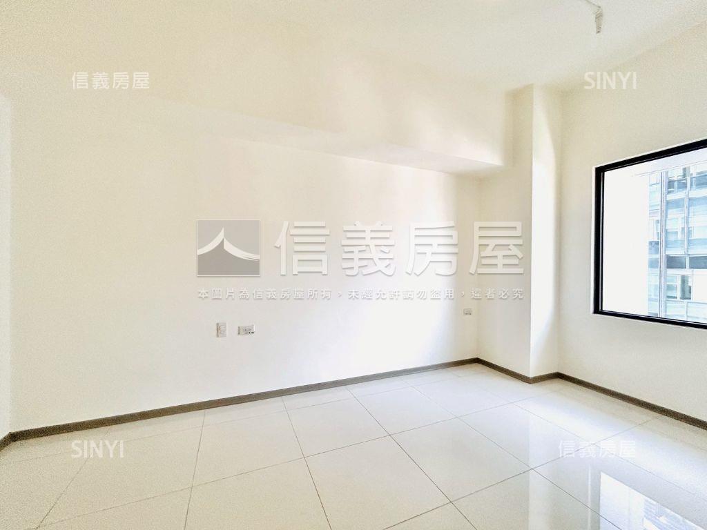 近秋紅谷旁新２房高樓平車房屋室內格局與周邊環境