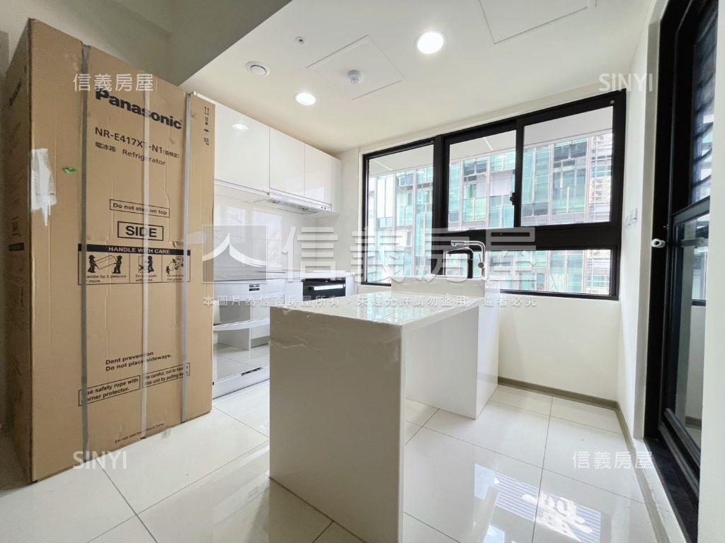 近秋紅谷旁新２房高樓平車房屋室內格局與周邊環境