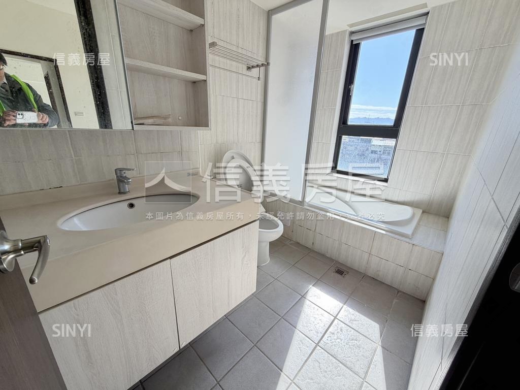 總太。三房平面車位房屋室內格局與周邊環境