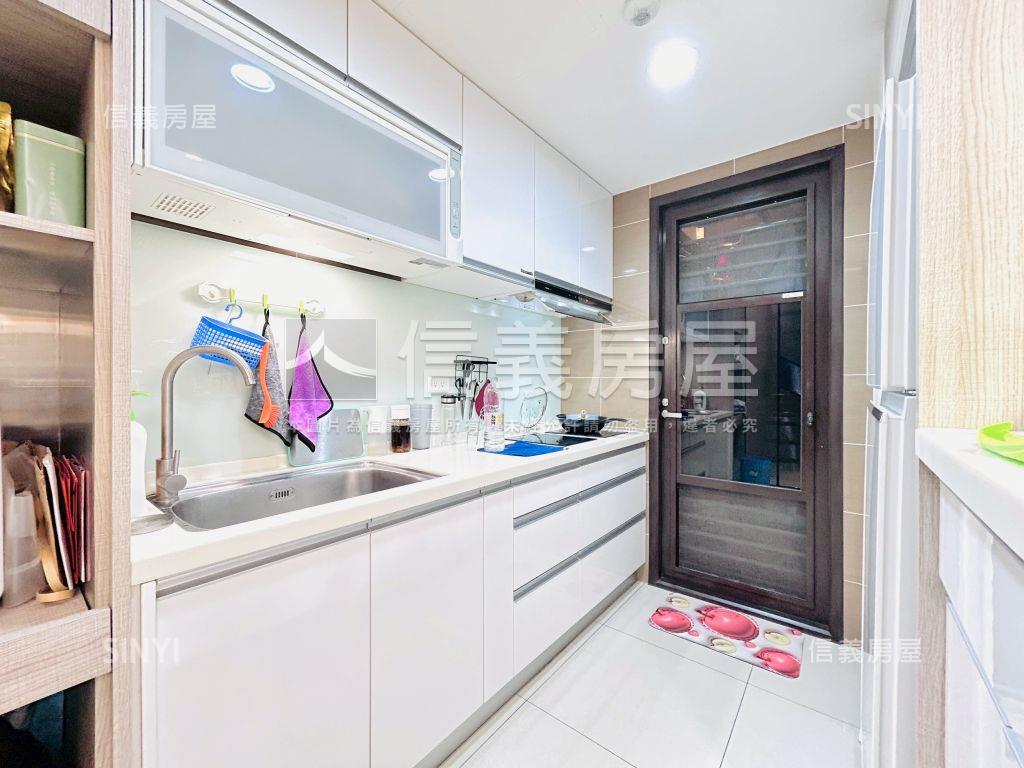 中路重劃區質感大兩房車位房屋室內格局與周邊環境