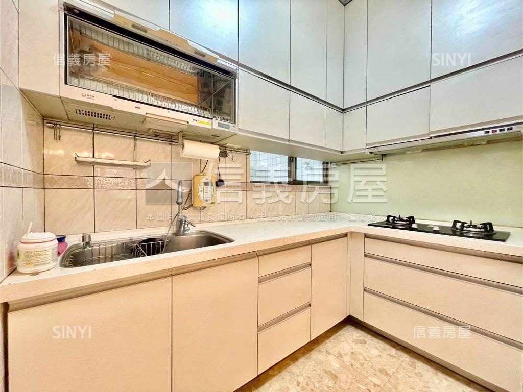 大自然社區美透天房屋室內格局與周邊環境
