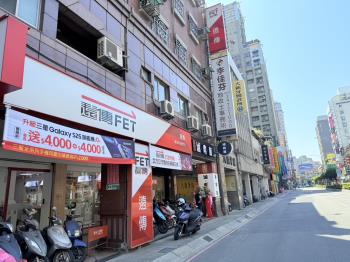 連鎖承租招財金雞店面