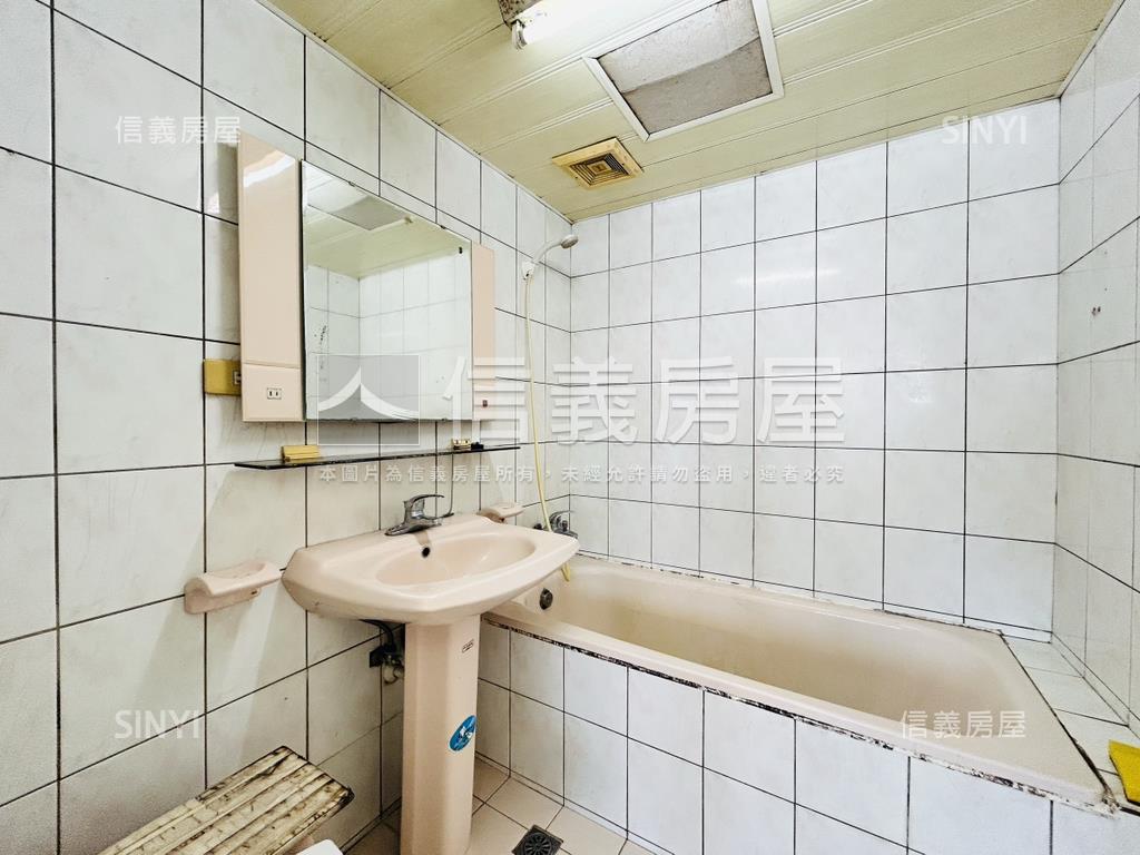 三重商工旁。臻藏高樓兩房房屋室內格局與周邊環境