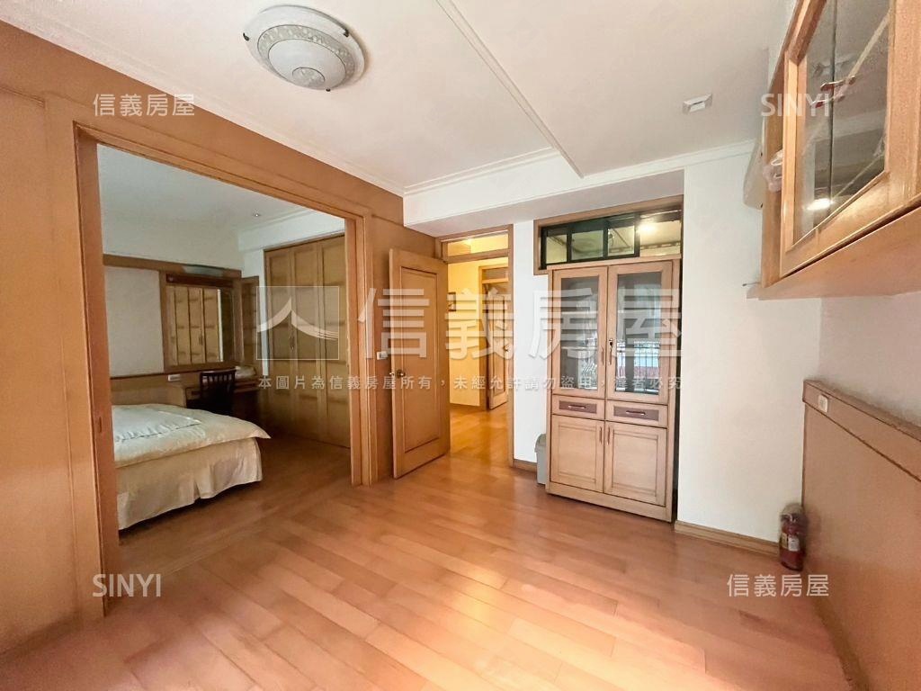 雲天硯彩。流霞逸景房屋室內格局與周邊環境
