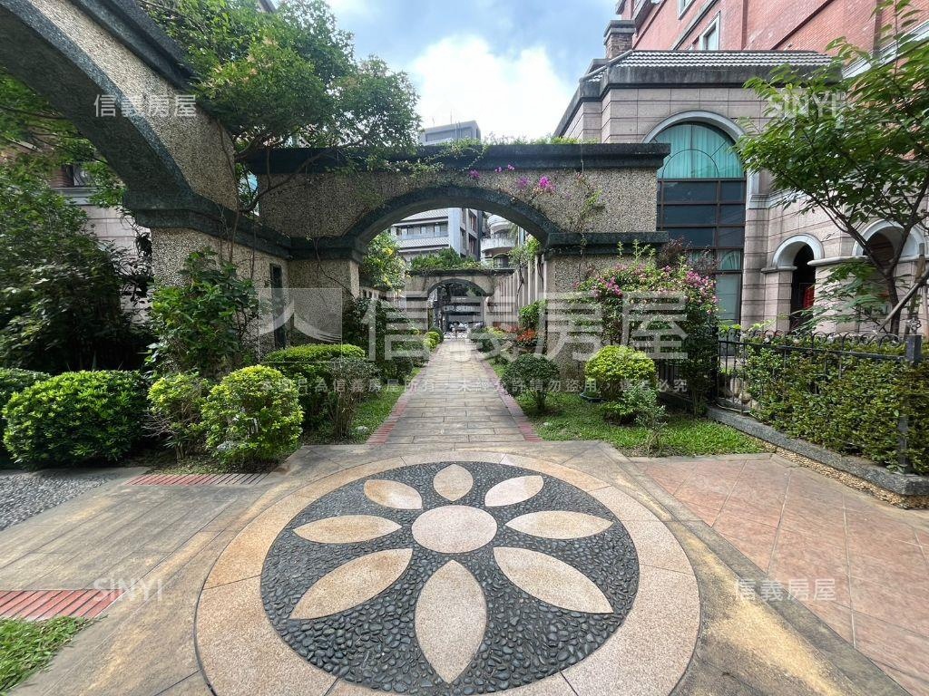 雲天硯彩。流霞逸景房屋室內格局與周邊環境