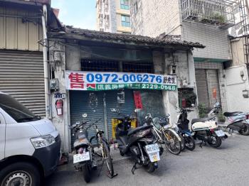 東區近秀泰前後臨路透天