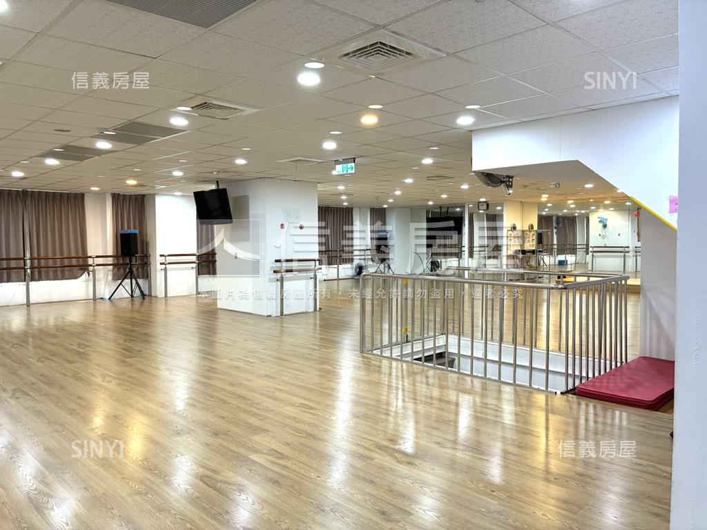 五權西路商用雙層大空間房屋室內格局與周邊環境