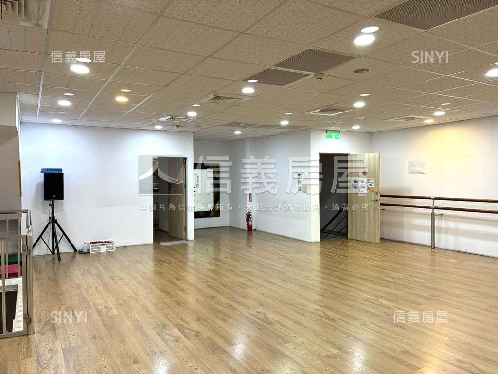 五權西路商用雙層大空間房屋室內格局與周邊環境