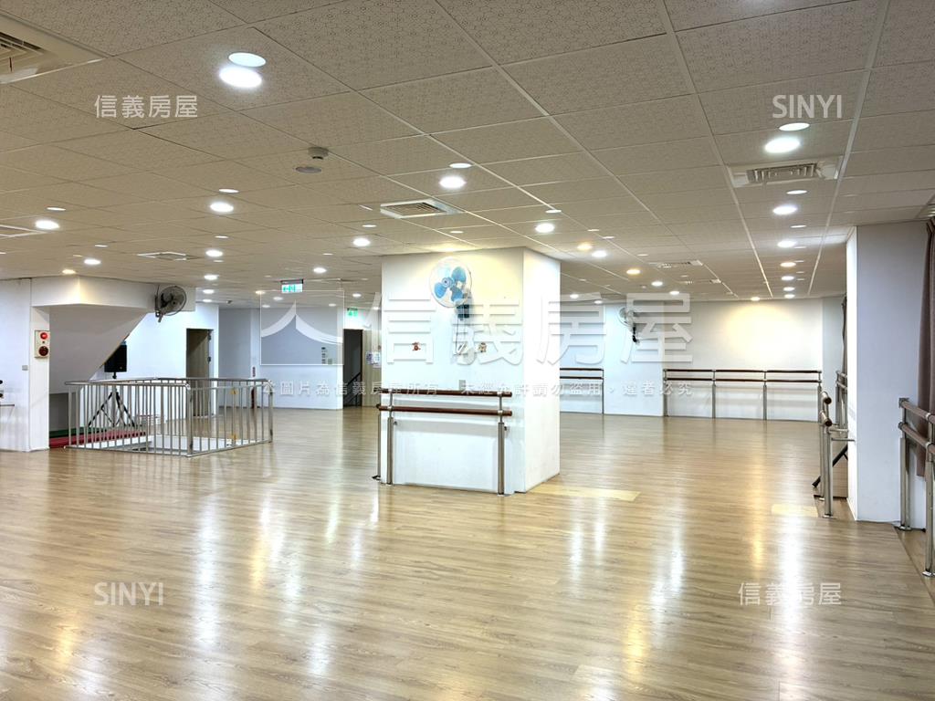 五權西路商用雙層大空間房屋室內格局與周邊環境