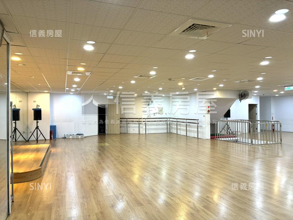 五權西路商用雙層大空間房屋室內格局與周邊環境