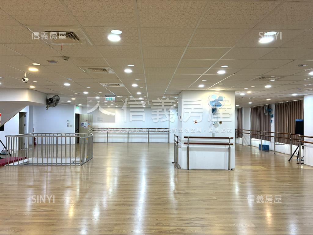 五權西路商用雙層大空間房屋室內格局與周邊環境