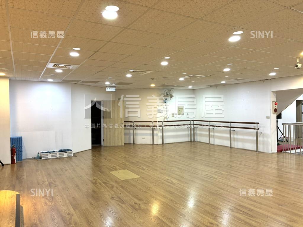五權西路商用雙層大空間房屋室內格局與周邊環境